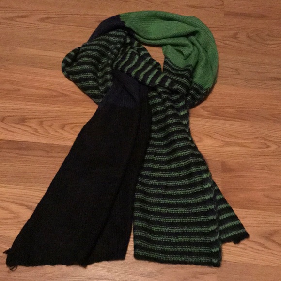 Tickled pink scarf - Picture 1 of 6